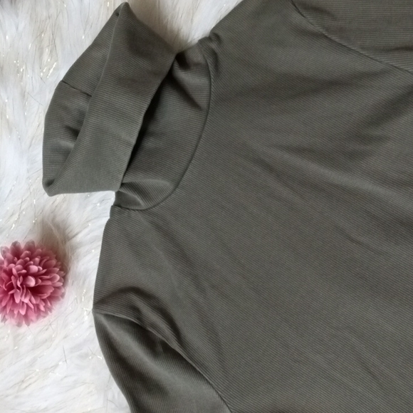 ⚡4/$15 Wild fable turtleneck shirt for women - Picture 2 of 5